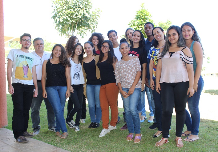 Alunos que vão apresentar pôsteres de trabalhos científicos, referentes a projetos do Programa Institucional de Bolsas de Iniciação Científica para o Ensino Médio (PIBIC-EM), orientados pelos professores Antônio Zenon, Diva Mendonça, Lillian Pascoa e Renata Cunha